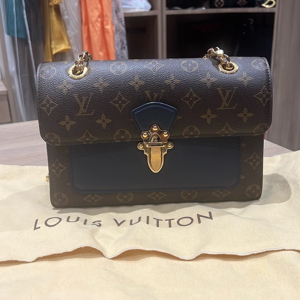 louis vuitton victoire blue handbag